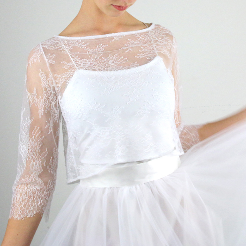 für die Standesamthochzeit zweiteiliges Brautkleid mit Spitzenoberteil