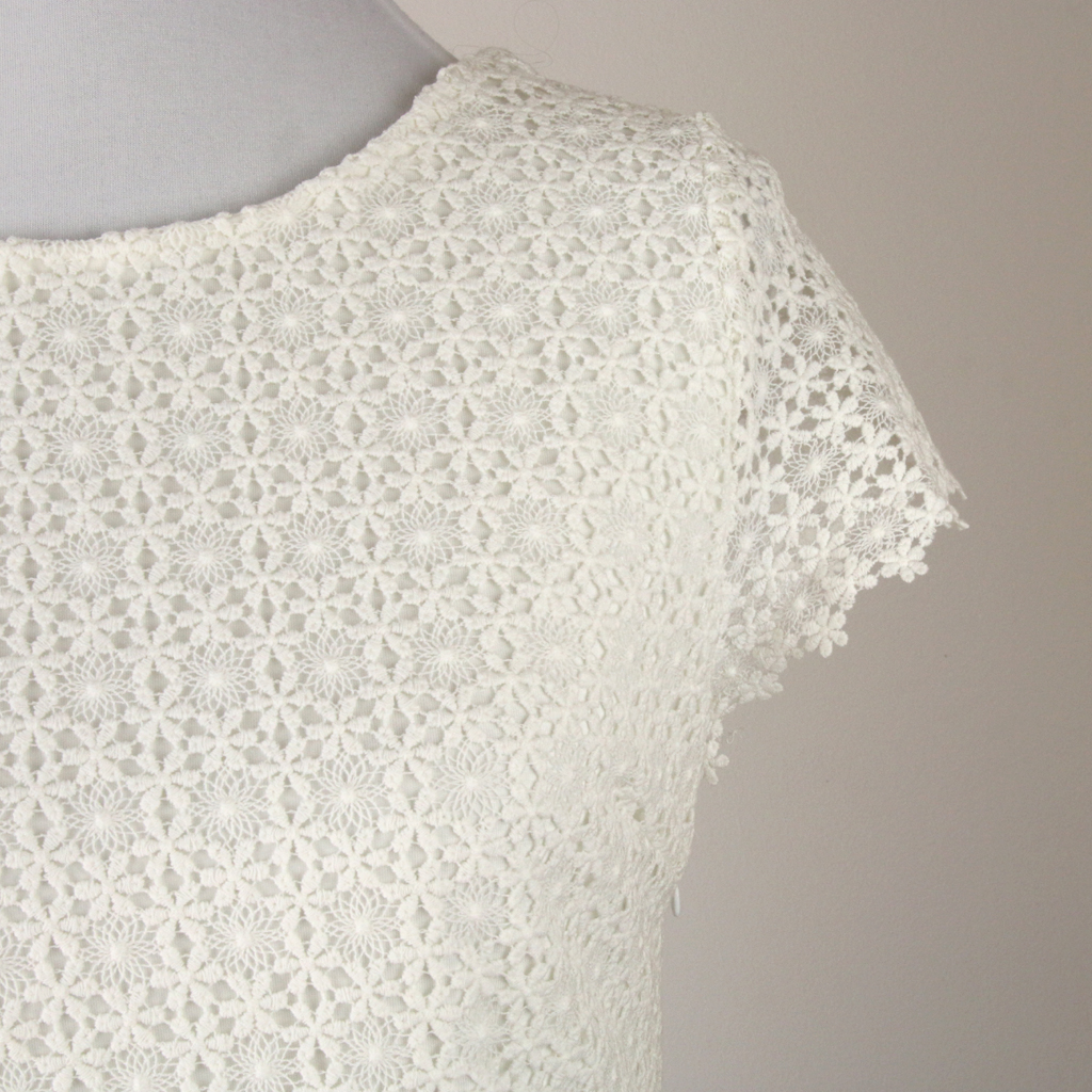 zarte Bümchenspitze am Ärmel für das Brautkleid