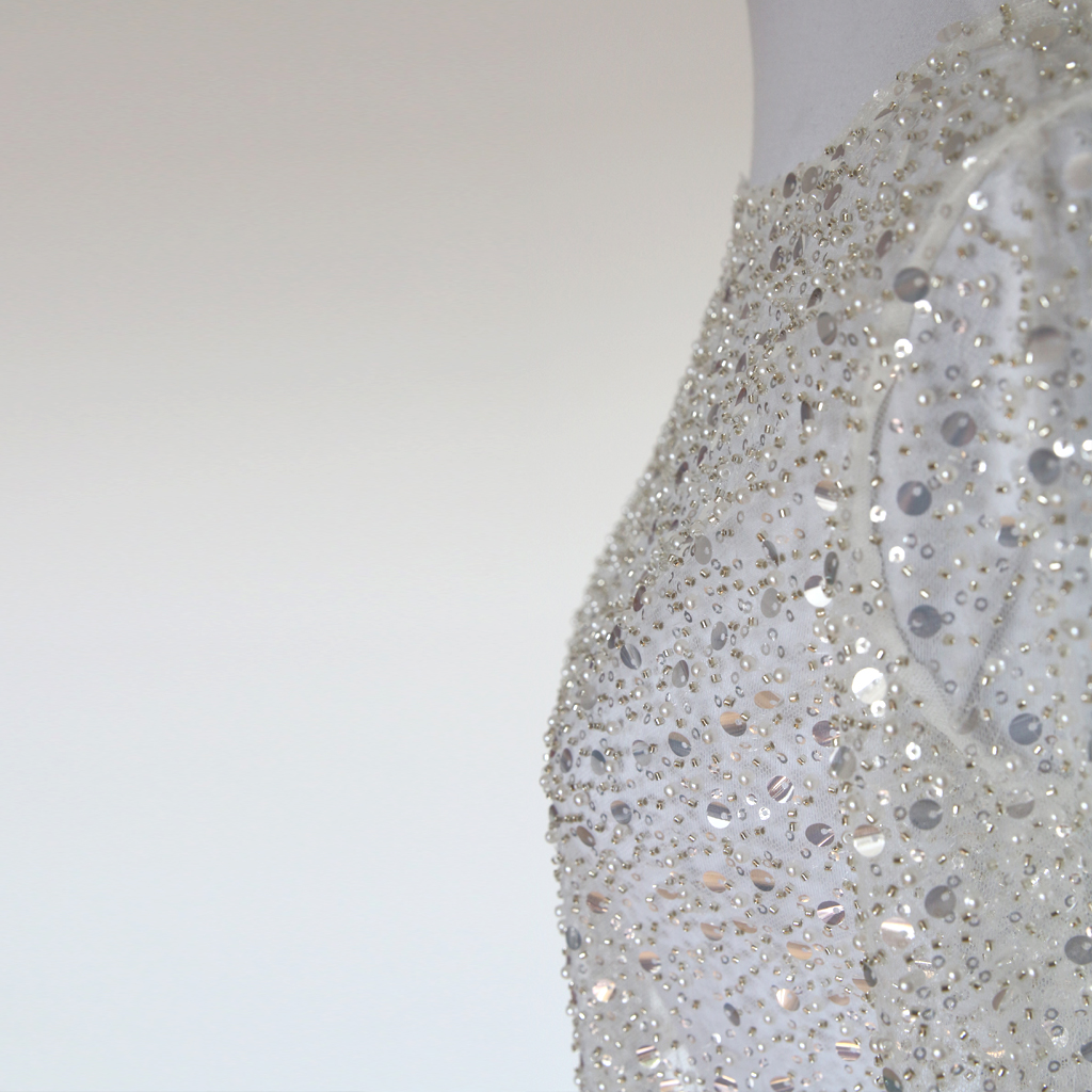 Perlenbesticktes Brautoberteil für dein zweiteiliges Hochzeitskleid. Individuelle Anfertigung in München