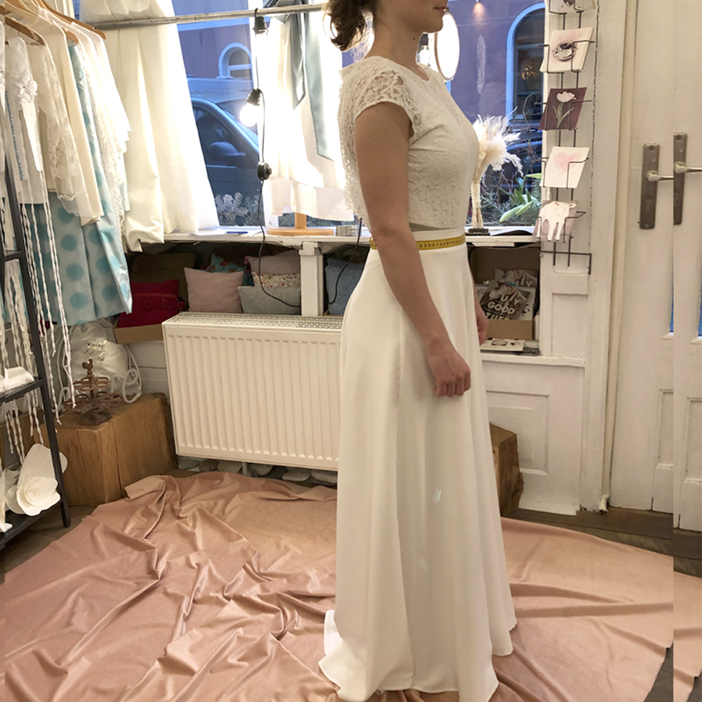 BrautkleidAnprobe und 1. Beratung im Atelier in München