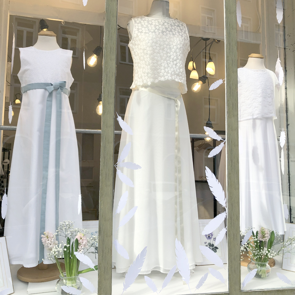Atelierschaufenster München Kommunionmode und Brautkleider