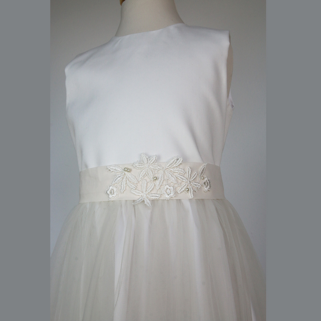 perlengürtel zu Kommunionkleid aus Bayern