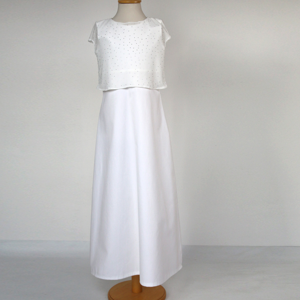 strassoberteil über dem schlichten kommunionkleid