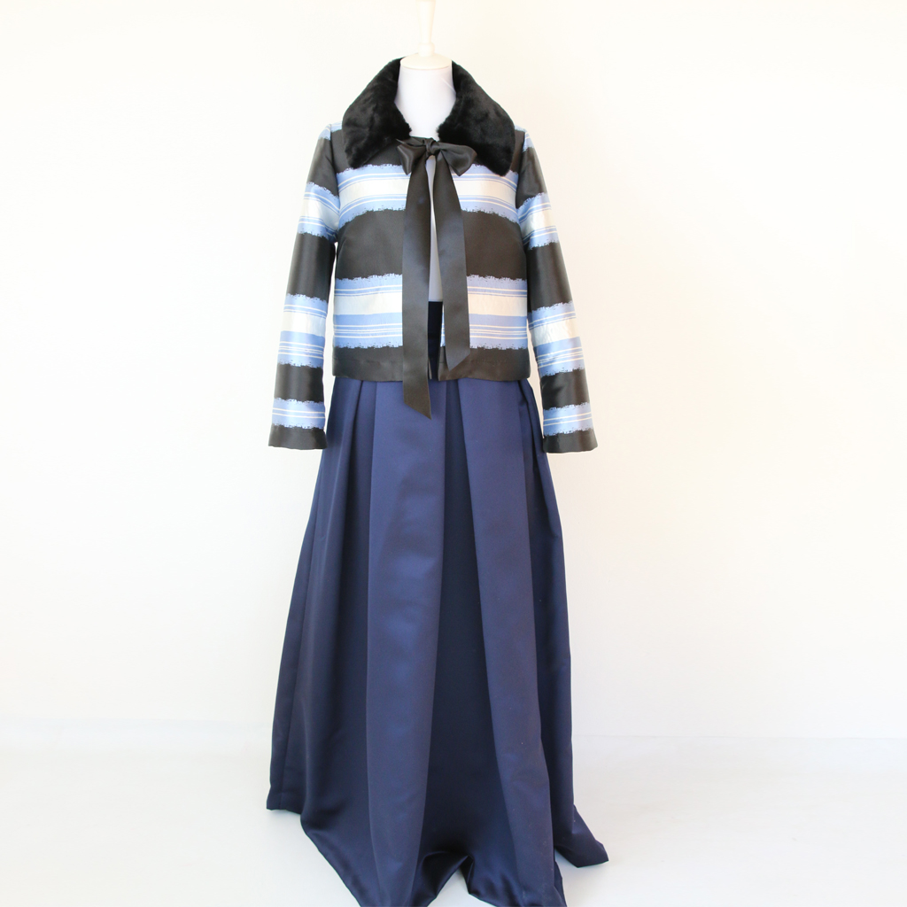 kurze elegante Jacke gestreift in blau weiß