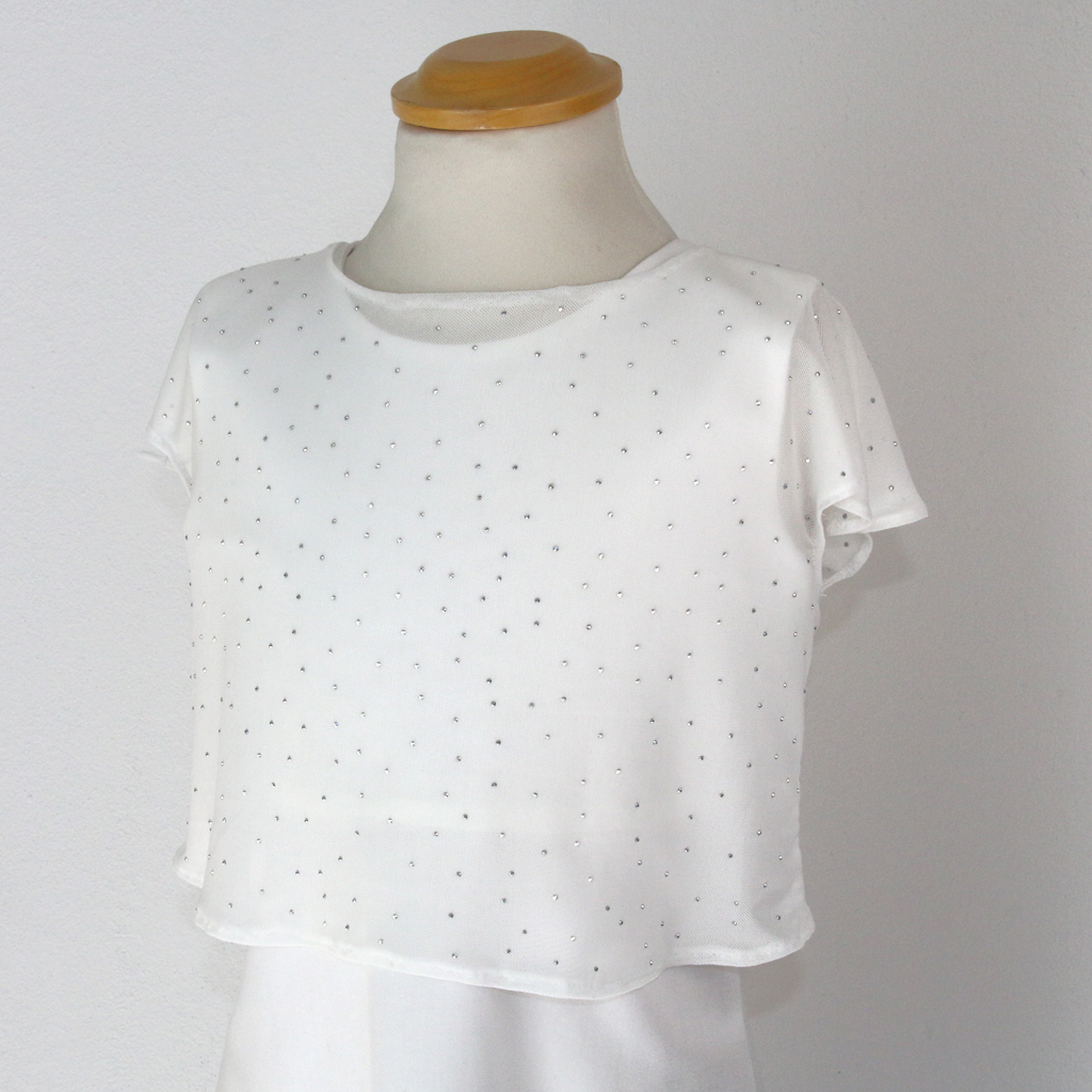 ein feines Oberteil mit strasssteinen