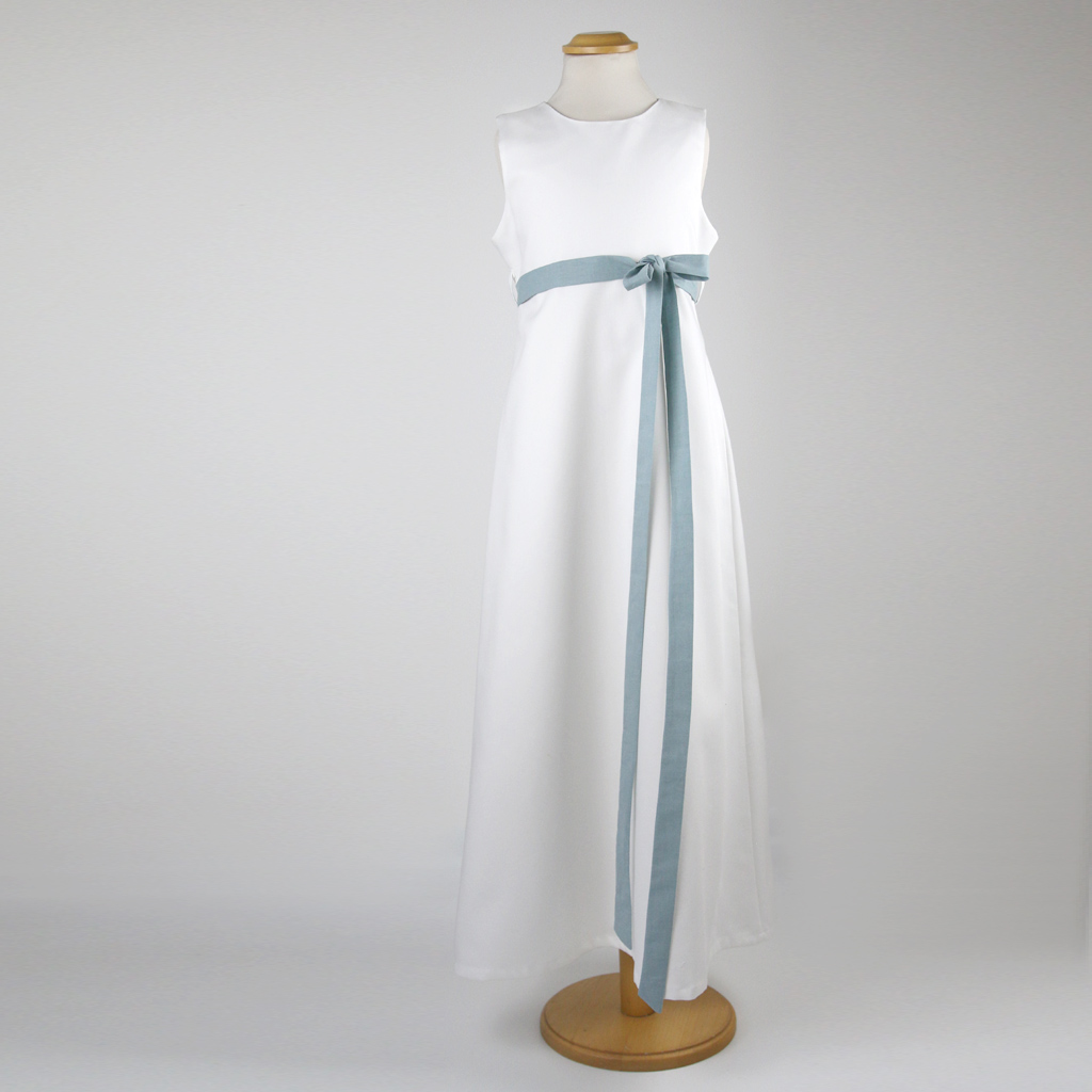 schlichtes Kommunionskleid aus Bayern