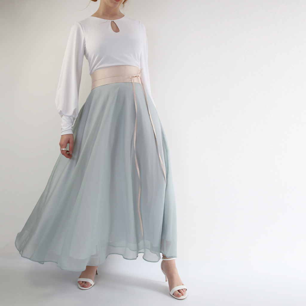 eisblauer hochzeitsrock luftig leicht aus bayern