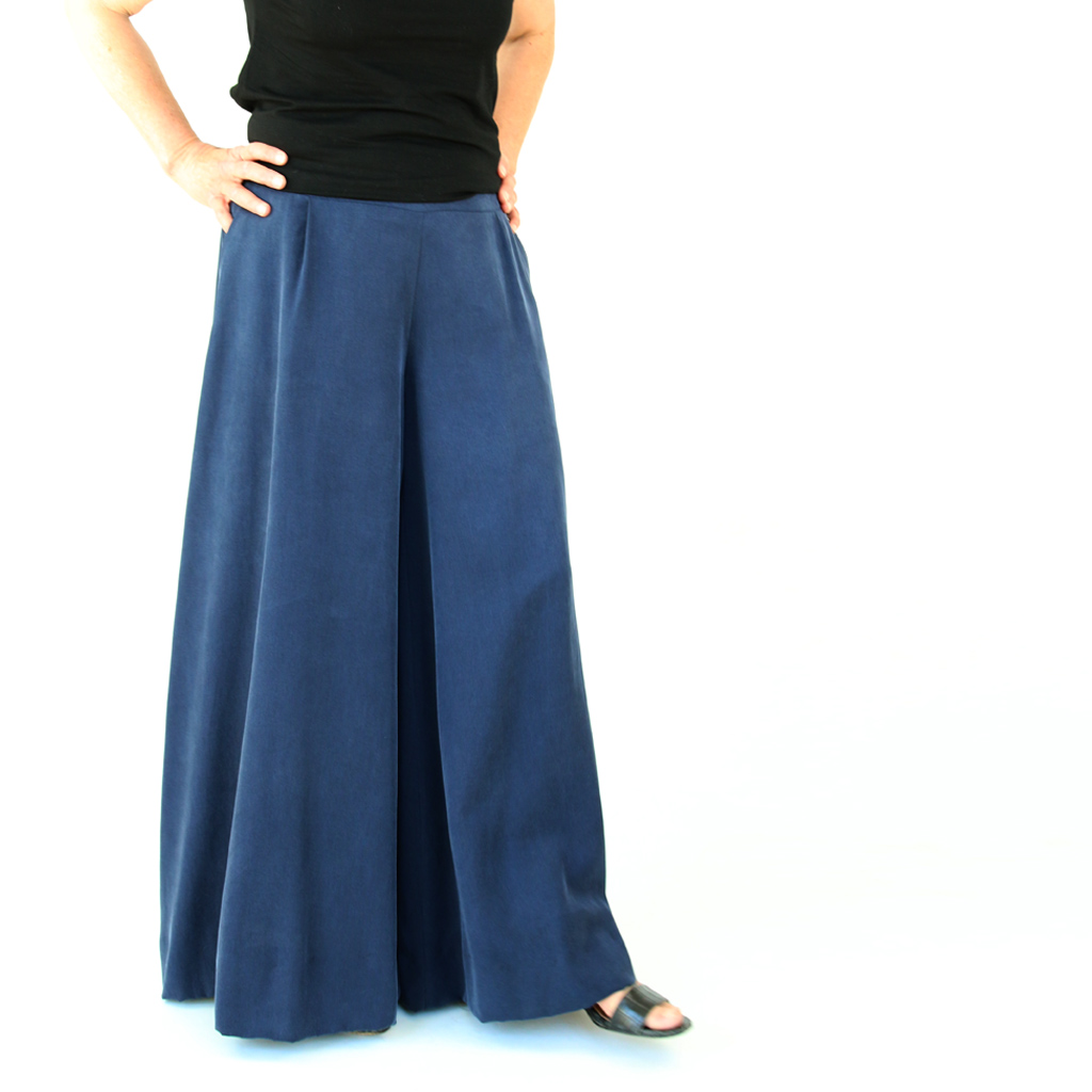 blaue weite Hose