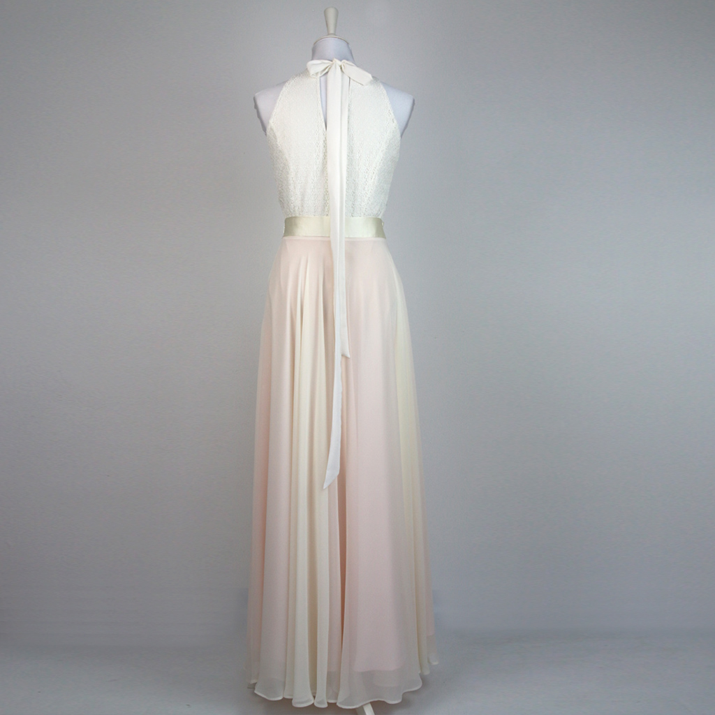 Rückenschleife für das schlichte Brautkleid aus München