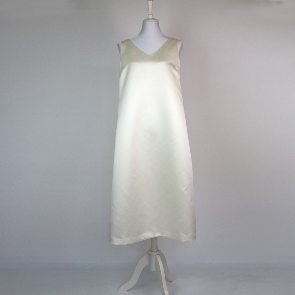 ein pures schlichtes Brautkleid aus zwei Kleidern