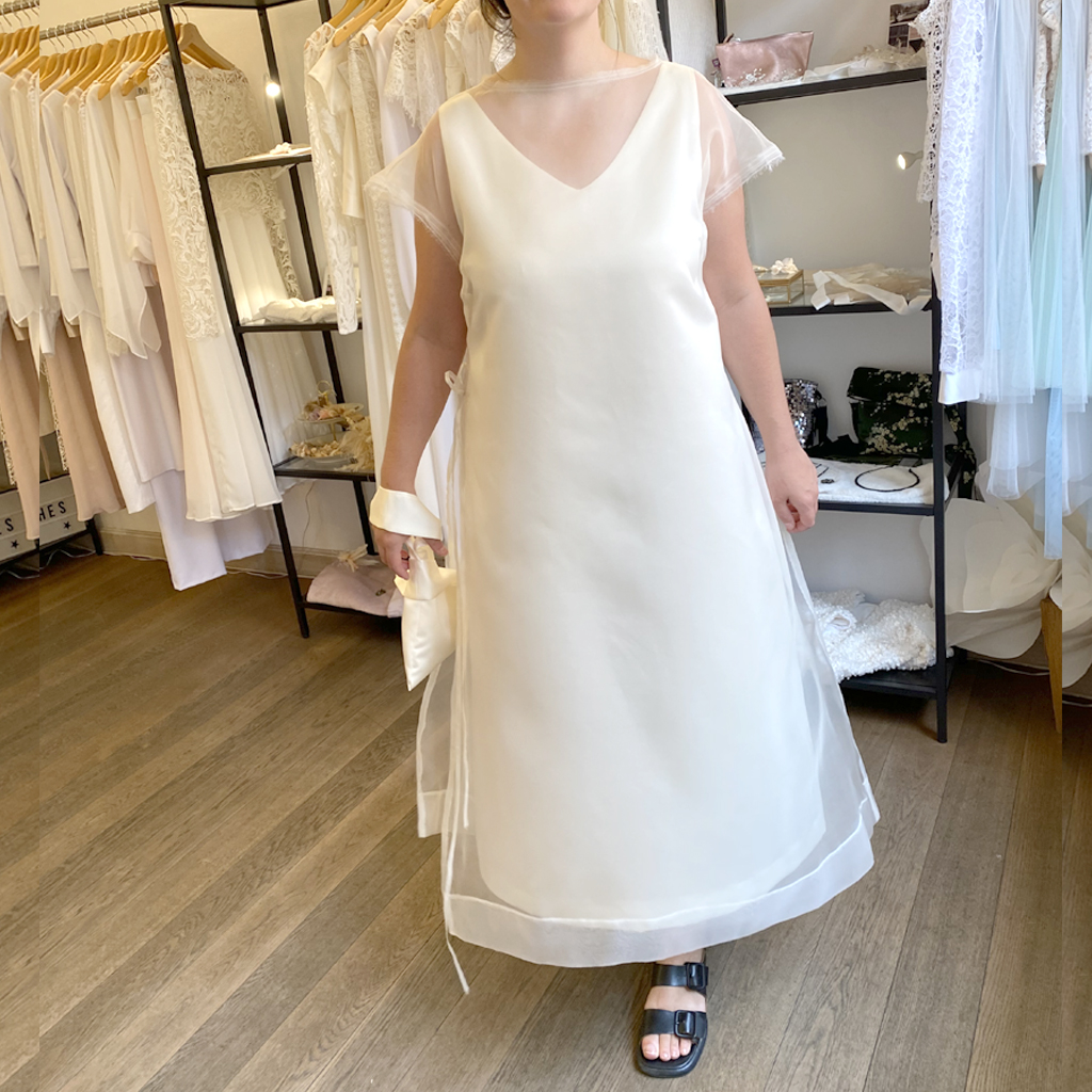 Ein minimalistisches Brautkleid in A-Linie aus München